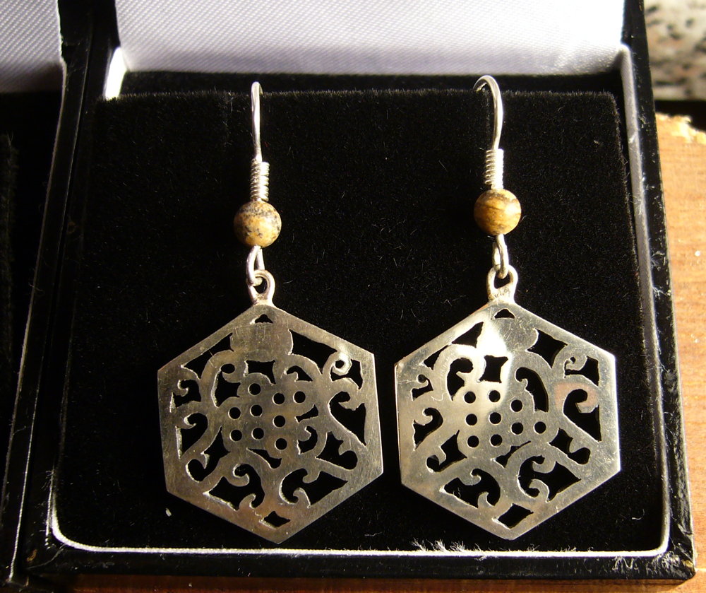 Hexagonal English Earrings 